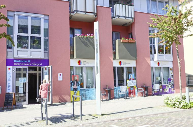 Mehrgenerationenhaus Neustrelitz Strelitzer Straße Treffpunkt für Familien Senioren Kinder Menschen